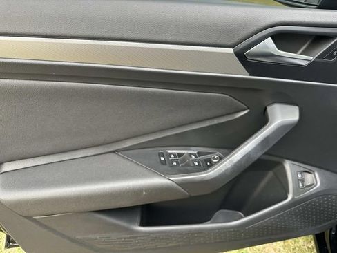 Used 2021 Volkswagen Jetta SE image 9