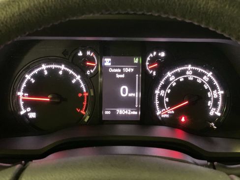 Used 2020 Toyota 4Runner SR5 Premium w/ Moonroof Package AWD/4WD image 17
