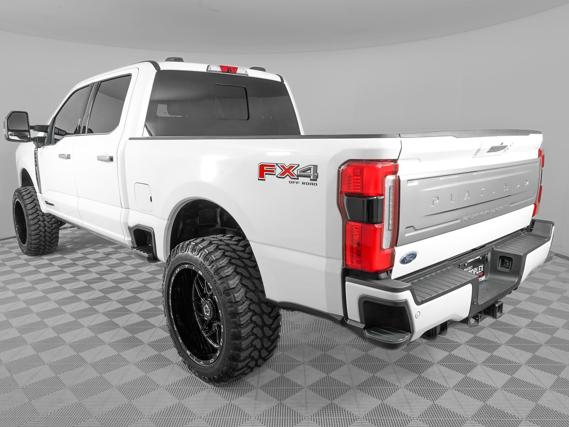 Used 2024 Ford F250 Platinum w/ FX4 Off-Road Package AWD/4WD image 7