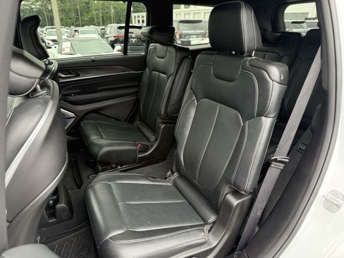 Used 2022 Jeep Grand Cherokee L Overland w/ Advanced Protech Group III AWD/4WD image 31