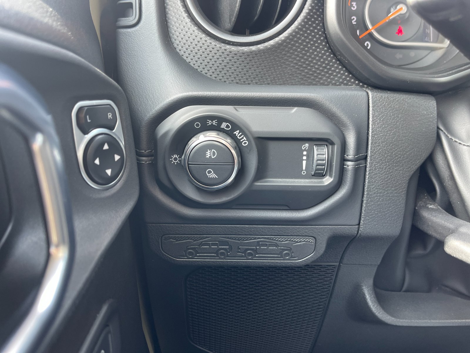 Used 2026 Jeep Gladiator Mojave AWD/4WD image 30