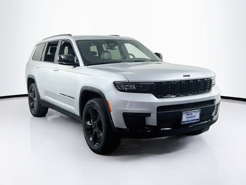 Used 2023 Jeep Grand Cherokee L Laredo AWD/4WD image 3