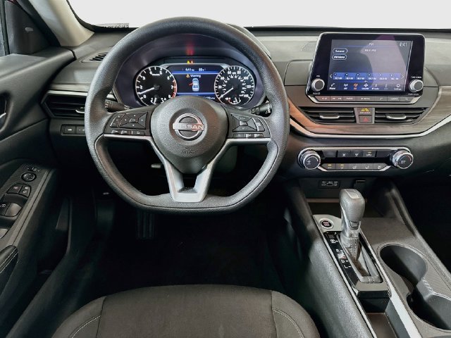 Used 2025 Nissan Altima 2.5 SV FWD image 23