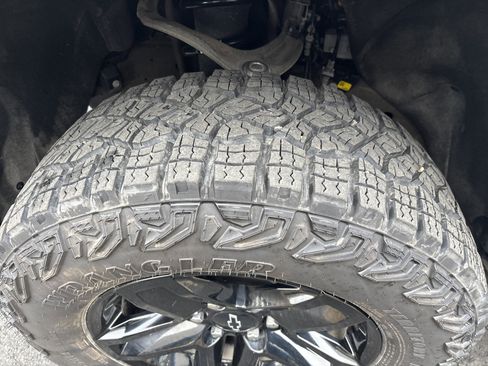 Used 2024 Chevrolet Silverado 1500 Custom Trail Boss w/ LPO, Dark Essentials Package image 11