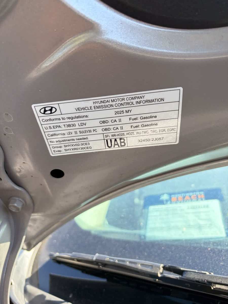 Used 2025 Hyundai Elantra Limited FWD image 10