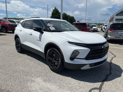 Used 2023 Chevrolet Blazer LT w/ Midnight/Sport Edition FWD image 3