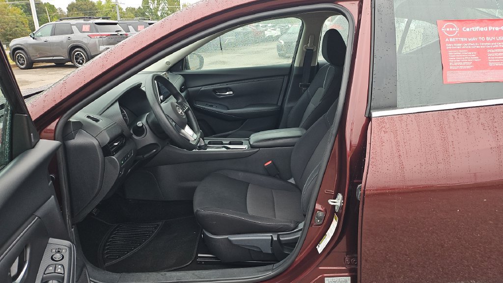 Certified 2025 Nissan Sentra SV FWD image 4