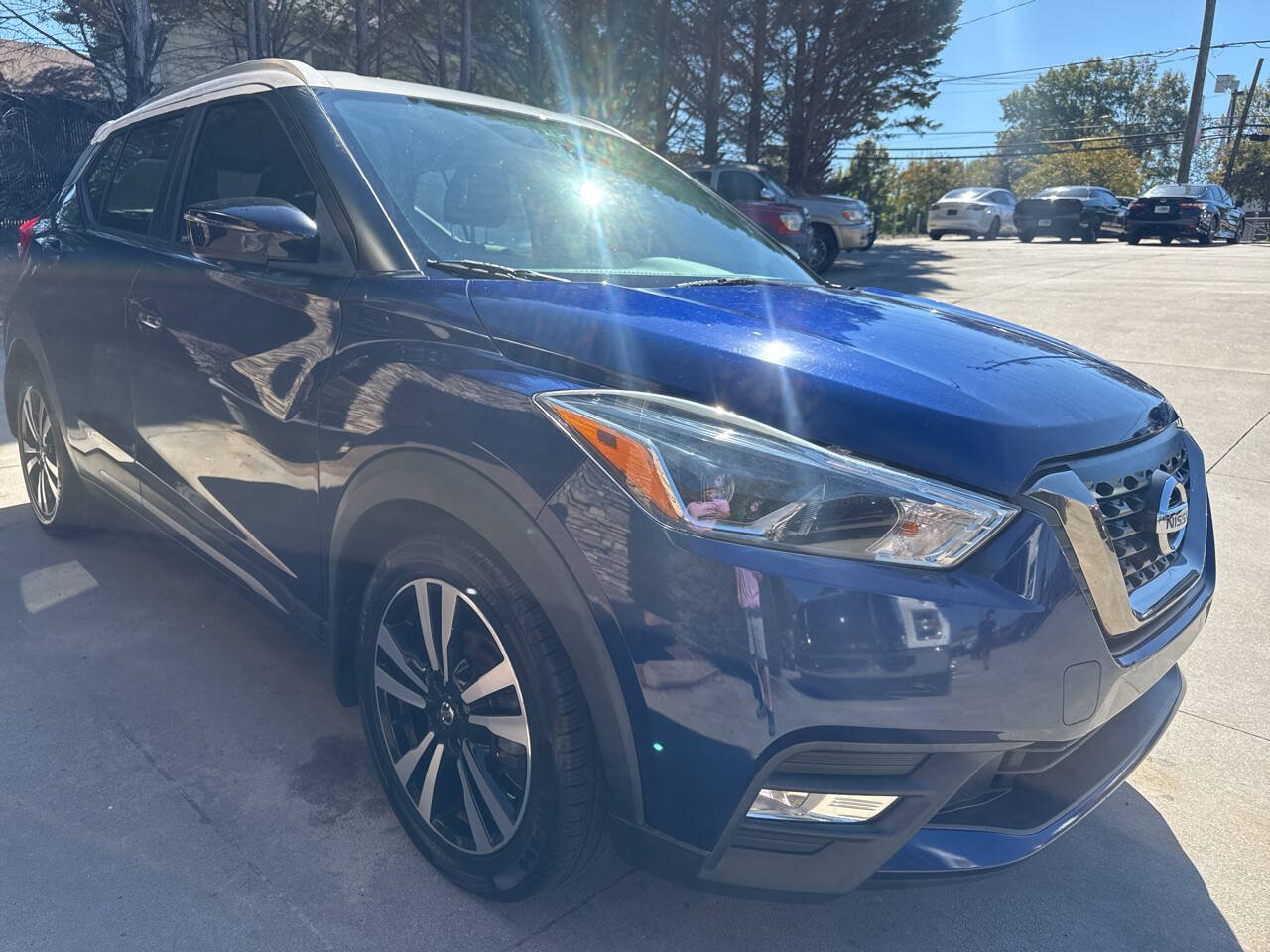 Used 2019 Nissan Kicks SR w/ SR Premium Package FWD image 7