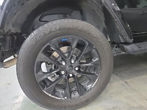 Used 2022 Jeep Wrangler Unlimited Sahara w/ Safety Group image 10