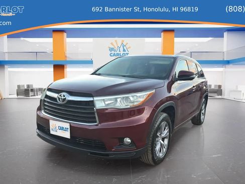 Used 2015 Toyota Highlander XLE FWD image 2