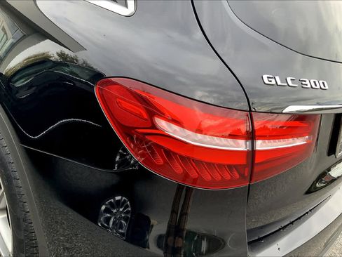 Used 2019 Mercedes-Benz GLC 300 4MATIC image 27