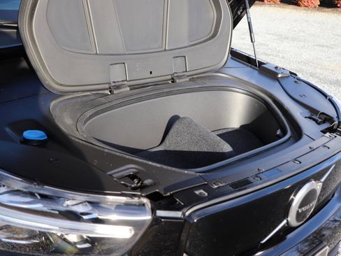 Used 2022 Volvo XC40 P8 Recharge Plus AWD/4WD image 3