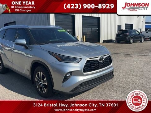 Used 2021 Toyota Highlander XLE image 1