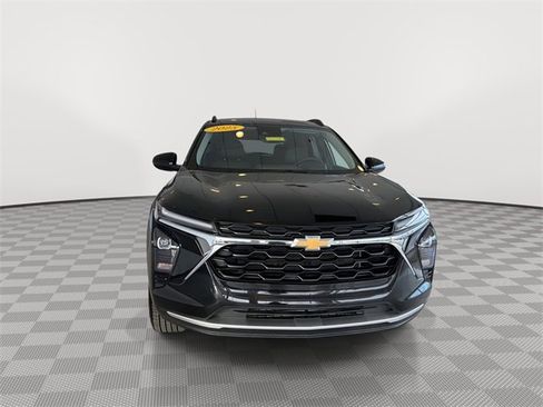 Certified 2025 Chevrolet Trax LT w/ LT Convenience Package image 3