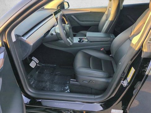 Used 2024 Tesla Model Y Performance image 17