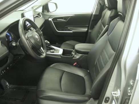 Used 2023 Toyota RAV4 XLE Premium image 8