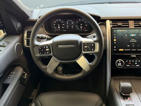 Used 2025 Land Rover Discovery S AWD/4WD image 4