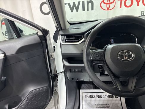 Used 2025 Toyota RAV4 XLE AWD/4WD image 26