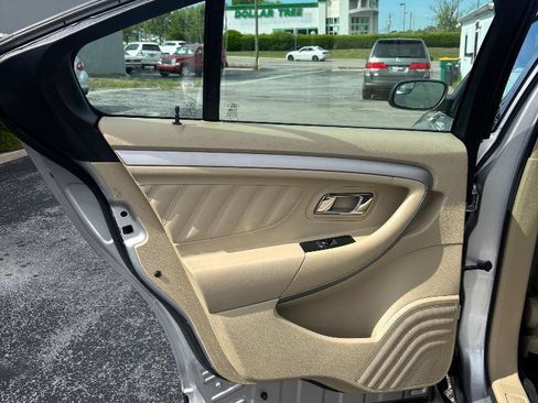 Used 2018 Ford Taurus SE FWD image 23