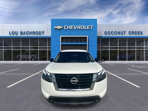 Used 2024 Nissan Pathfinder S FWD image 3