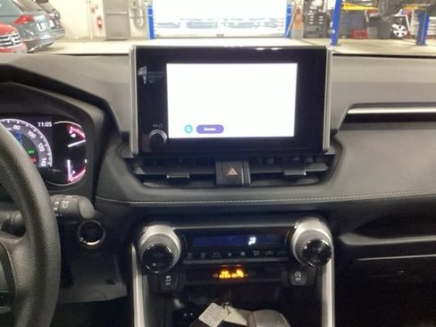 Used 2025 Toyota RAV4 XLE AWD/4WD image 9