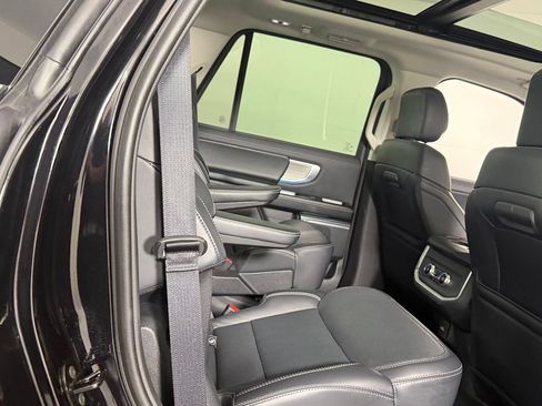 Used 2025 Ford Expedition Platinum AWD/4WD image 33