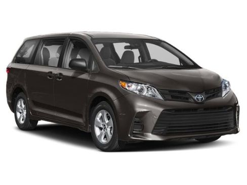 Used 2018 Toyota Sienna SE image 6