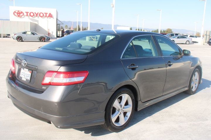 Used 2010 Toyota Camry SE FWD image 3