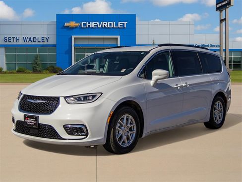 Used 2022 Chrysler Pacifica Touring-L image 3