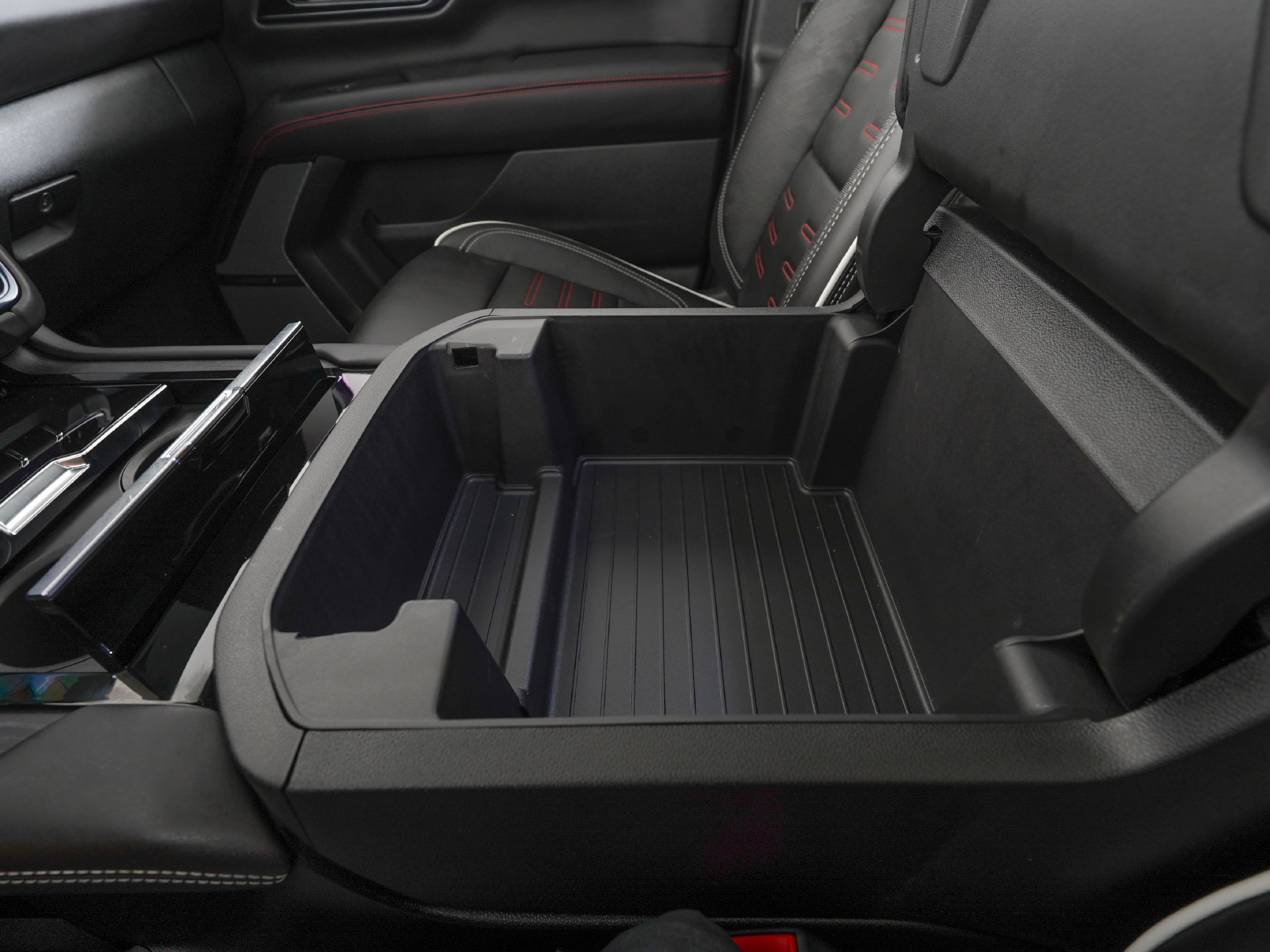 Used 2026 GMC Yukon AT4 Ultimate w/ LPO, Floor Liner Package AWD/4WD image 34