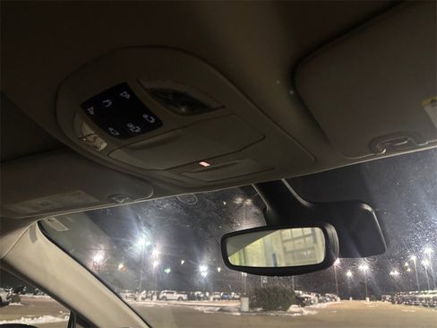 Used 2024 Chrysler Pacifica Touring-L image 21