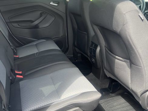 Used 2017 Ford Escape SE image 11