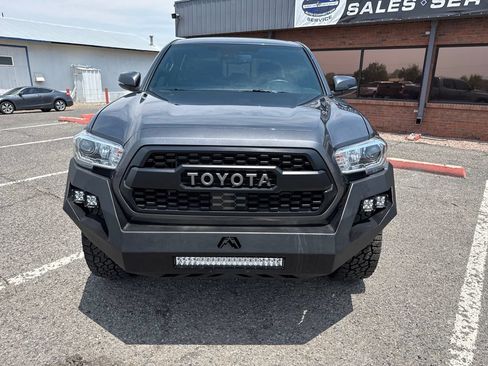 Used 2022 Toyota Tacoma TRD Off-Road AWD/4WD image 10