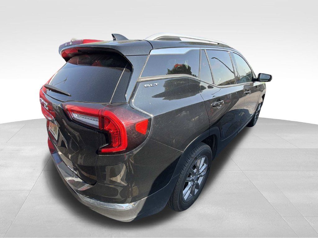 Used 2024 GMC Terrain SLT AWD/4WD image 2