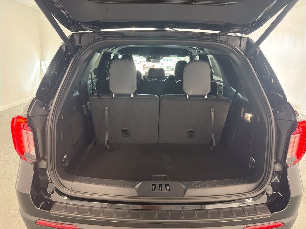 New 2027 Ford Explorer ST-Line w/ Premium Package RWD image 8