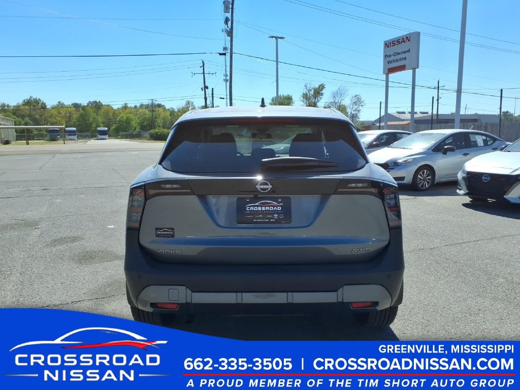 Used 2025 Nissan Kicks SV w/ Illumination Package AWD/4WD image 4