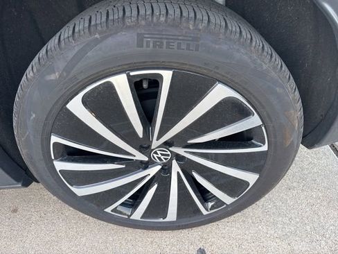 Used 2025 Volkswagen ID.4 Pro image 6