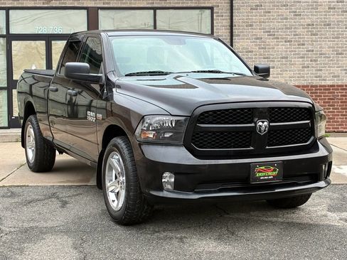 Used 2017 RAM 1500 Express w/ Express Value Package AWD/4WD image 3