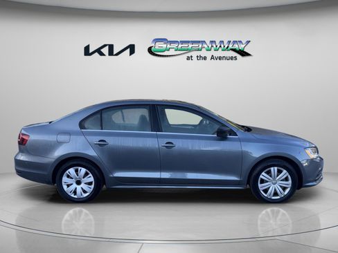 Used 2017 Volkswagen Jetta S image 5