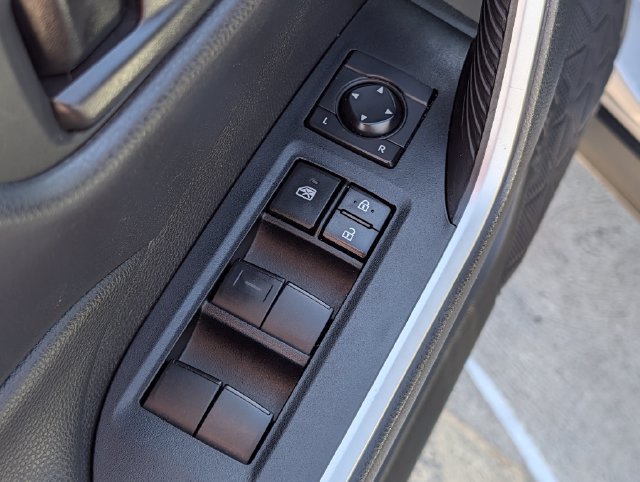 Used 2025 Toyota RAV4 LE AWD/4WD image 18