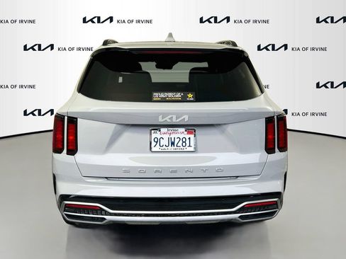 Certified 2022 Kia Sorento EX w/ Panoramic Sunroof Package FWD image 8