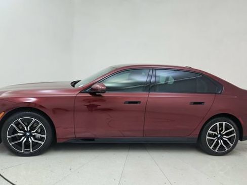 Used 2025 BMW 740i image 3