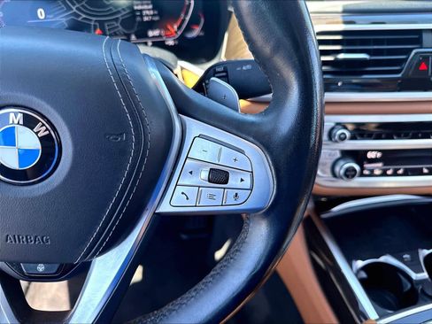 Used 2022 BMW 740i RWD image 15