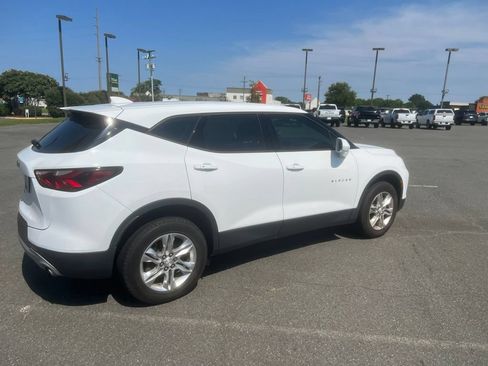 Used 2019 Chevrolet Blazer L FWD image 3