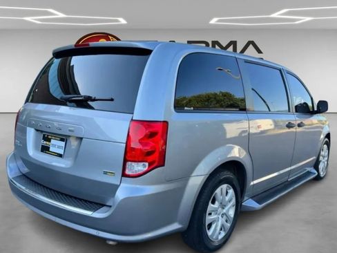 Used 2019 Dodge Grand Caravan SE w/ UConnect Hands-Free Group FWD image 5