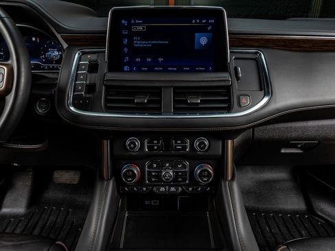 Used 2023 Chevrolet Suburban High Country image 25