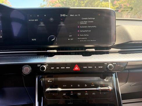 Certified 2023 Kia Carnival SX Prestige FWD image 18