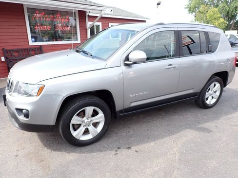 Used 2016 Jeep Compass Latitude AWD/4WD image 3