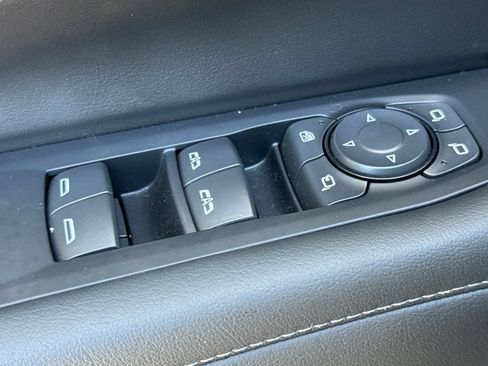 Used 2026 Chevrolet Suburban Z71 w/ Comfort Package AWD/4WD image 11