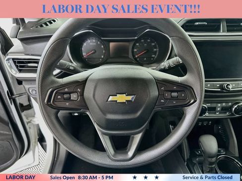 Used 2023 Chevrolet TrailBlazer LT w/ Convenience Package AWD/4WD image 11